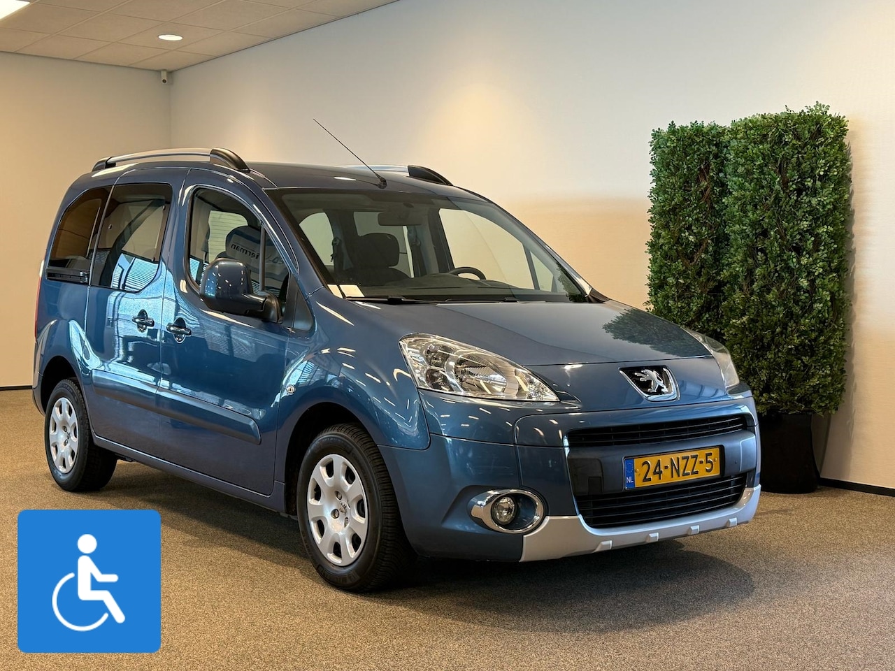 Peugeot Partner - Rolstoelauto (airco) - AutoWereld.nl