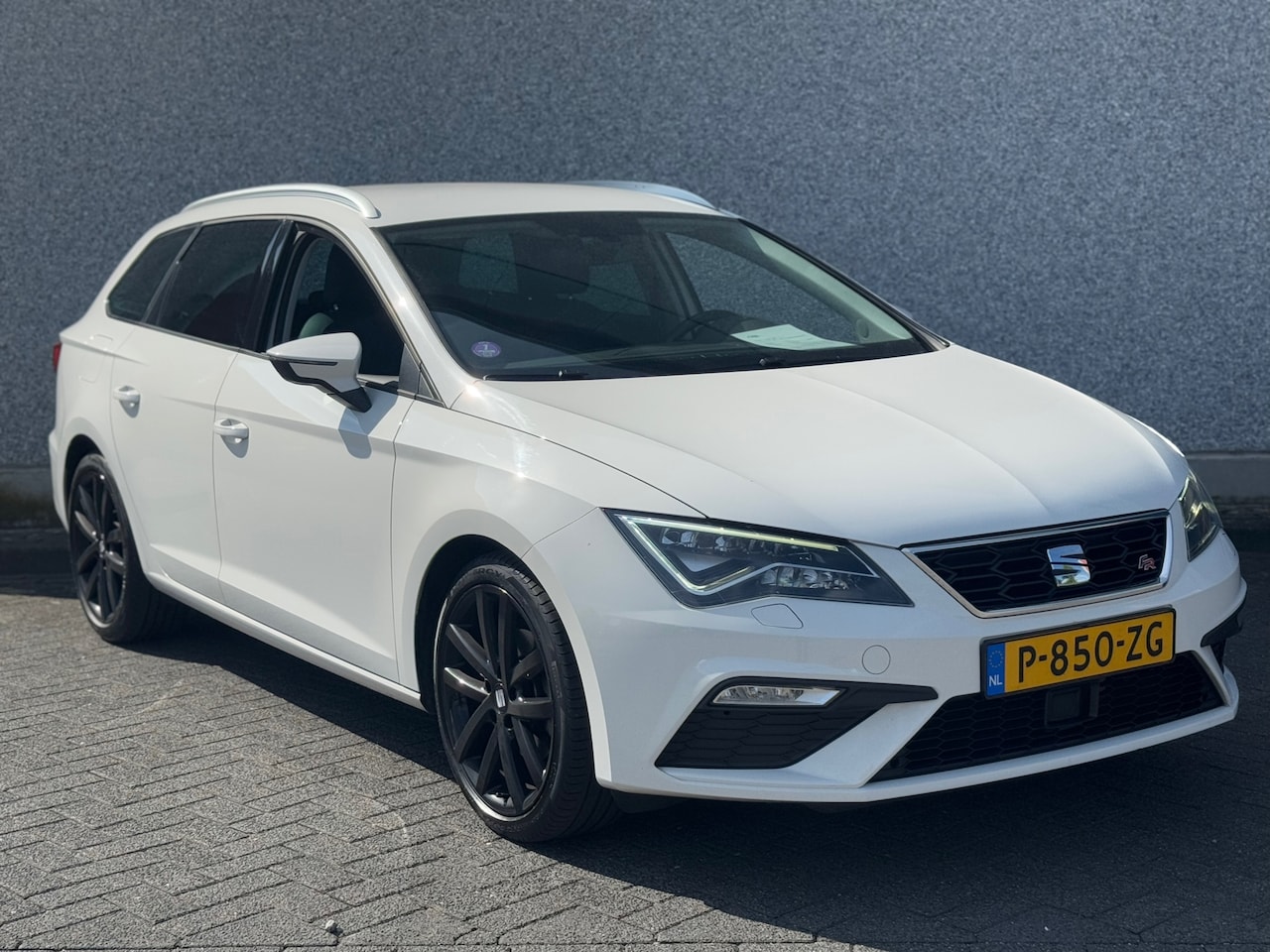 Seat Leon ST - 1.4 EcoTSI FR 150PK -CarPlay- Stoelverwarming- APK - AutoWereld.nl