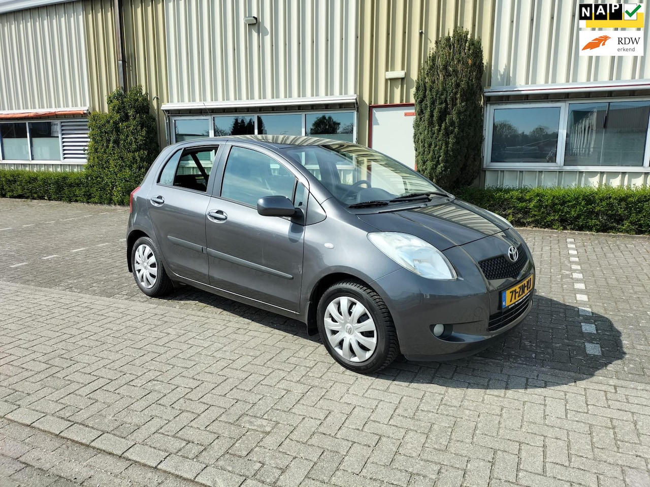 Toyota Yaris - 1.3 VVT-i Sol 1.3 VVTi Sol - AutoWereld.nl