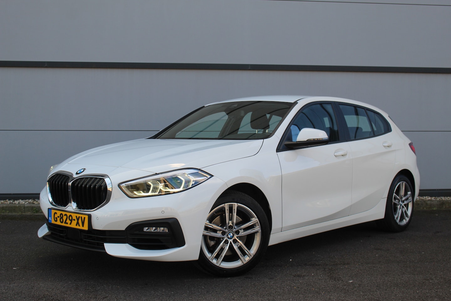 BMW 1-serie - 118i Executive Edition automaat | Navi | Carplay | Clima | Led | Cruise | Komt binnenkort - AutoWereld.nl