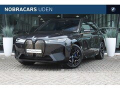 BMW iX - M60 High Executive / Panoramadak Sky Lounge / Trekhaak / Soft-Close / Laserlight / Parking