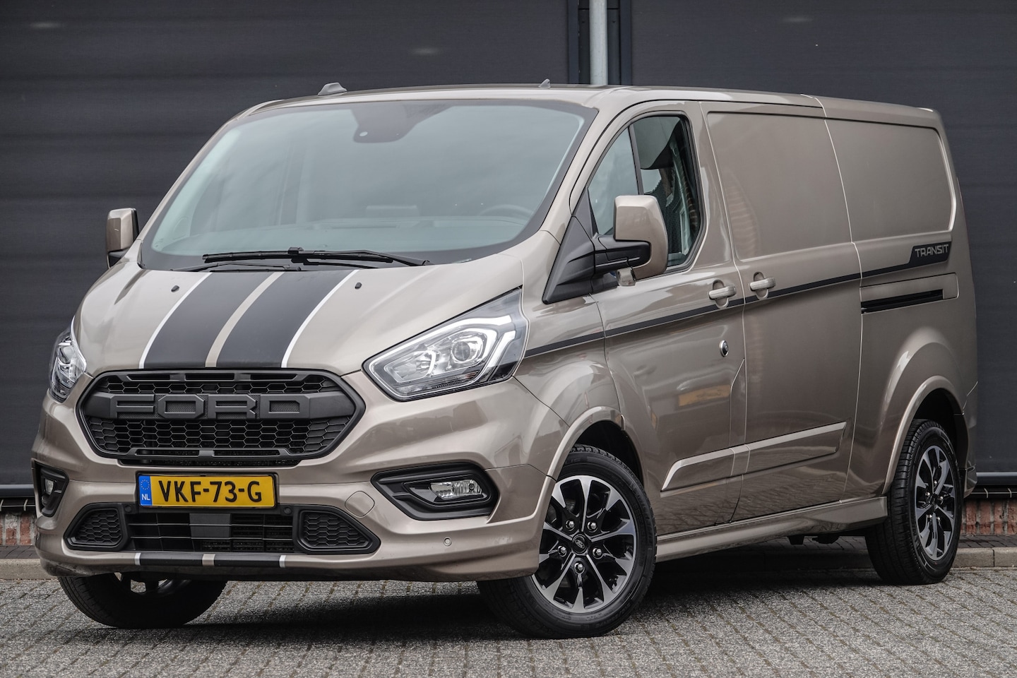 Ford Transit Custom - L2H1 2.0Tdci 185Pk Aut. | Sport | 2xSchuifdeur | Stoel-Bank | Achteruitrijcamera | Achters - AutoWereld.nl