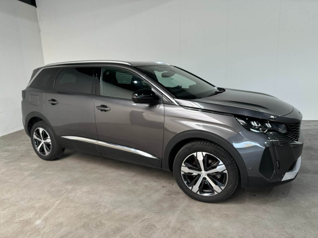 Peugeot 5008 - Allure,130PK, Automaat, 18 inch, Camera, 7pers,dode hoek,keyless - AutoWereld.nl