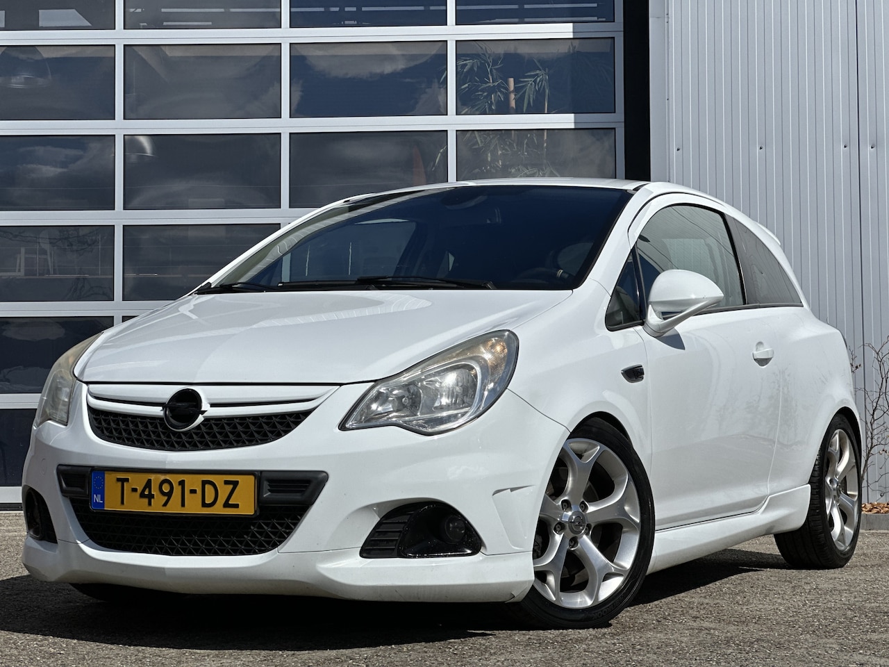 Opel Corsa - 1.6-16V Turbo OPC 192PK | Apple Carplay/Android Auto | Cruise control | Lichtmetalen velge - AutoWereld.nl