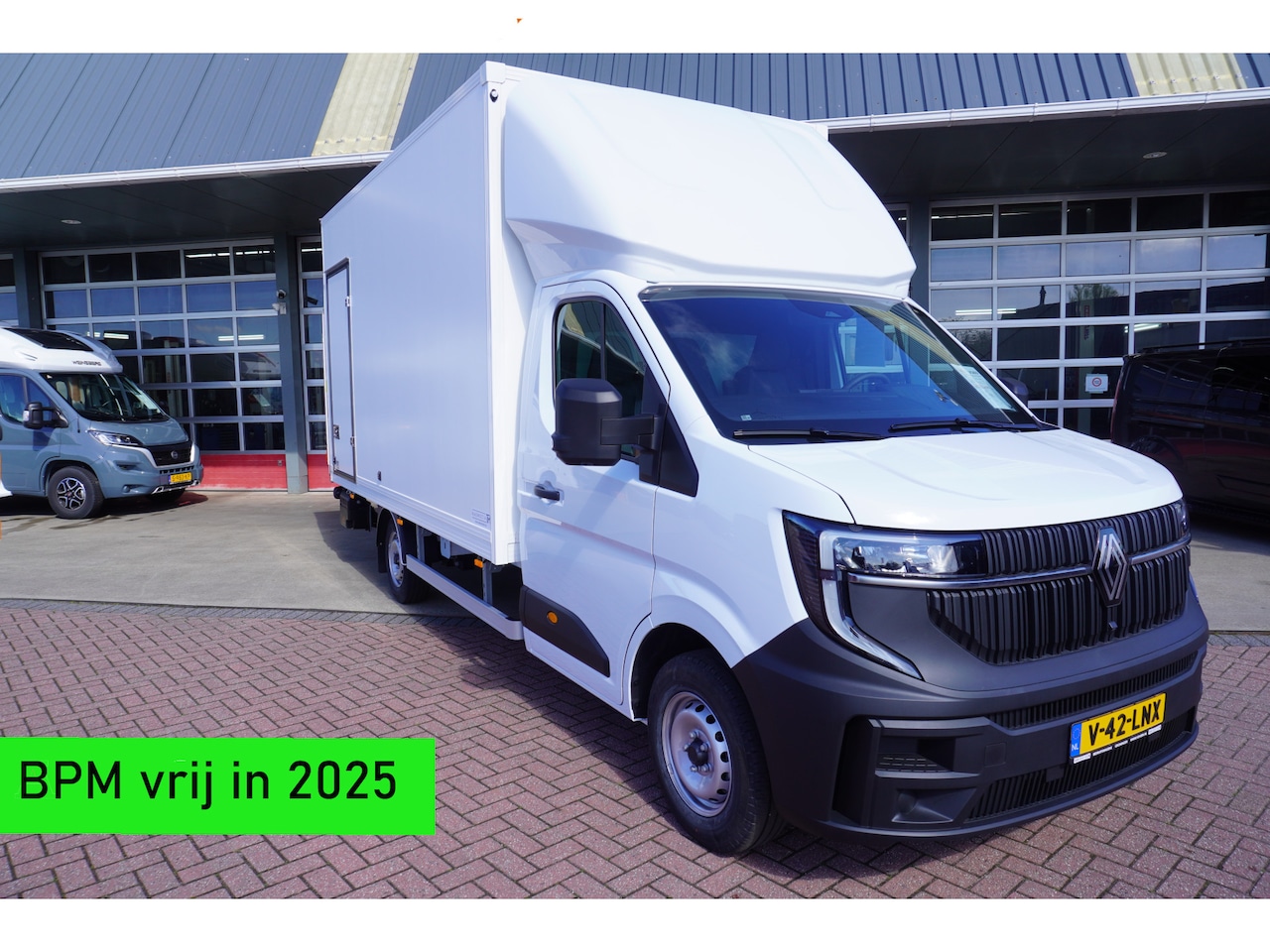 Renault Master - Bakwagen T35 2.0 dCi 170PK met laadklep Nr. V123 | Airco | Cruise | Parkeersensoren achter - AutoWereld.nl