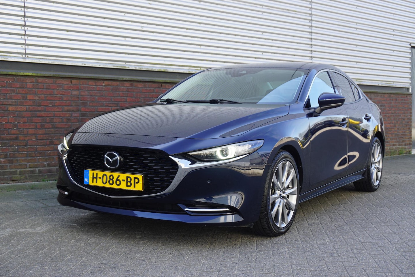 Mazda 3 - 2.0 e-SkyActiv-X M Hybrid 180PK Luxury/Leer/ 18Inch/Bose/Head-Up. - AutoWereld.nl