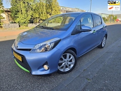 Toyota Yaris - 1.5 Full Hybrid Dynamic 98k km NAP GARANTIE Glazen dak Navigatie Keyless Entry