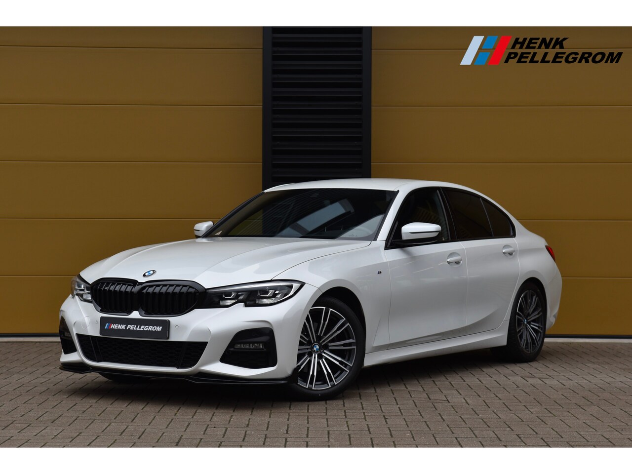 BMW 3-serie - 320i Executive Edition * M Sportpakket * Front splitter * LED * 18 Inch * Head-up * Trekha - AutoWereld.nl