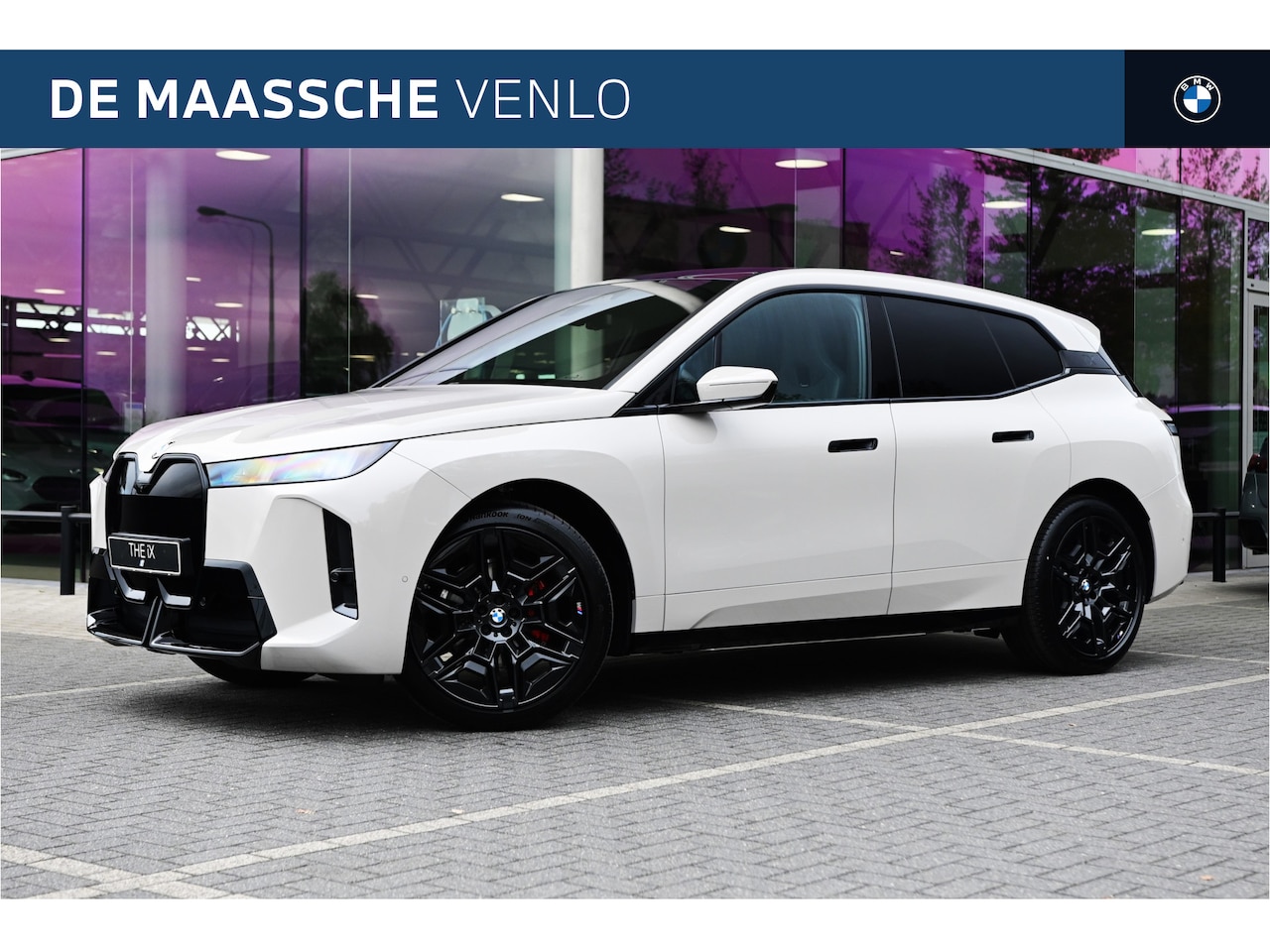 BMW iX - xDrive45 M Sport / Panoramadak Sky Lounge / Trekhaak / M Multifunctionele Stoelen / Soft-C - AutoWereld.nl