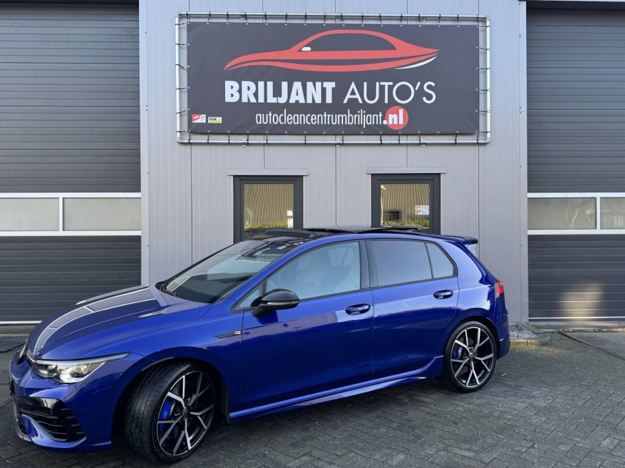 Volkswagen Golf - 2.0 TSI R 4Motion/Panodak/Akrapovic systeem - AutoWereld.nl