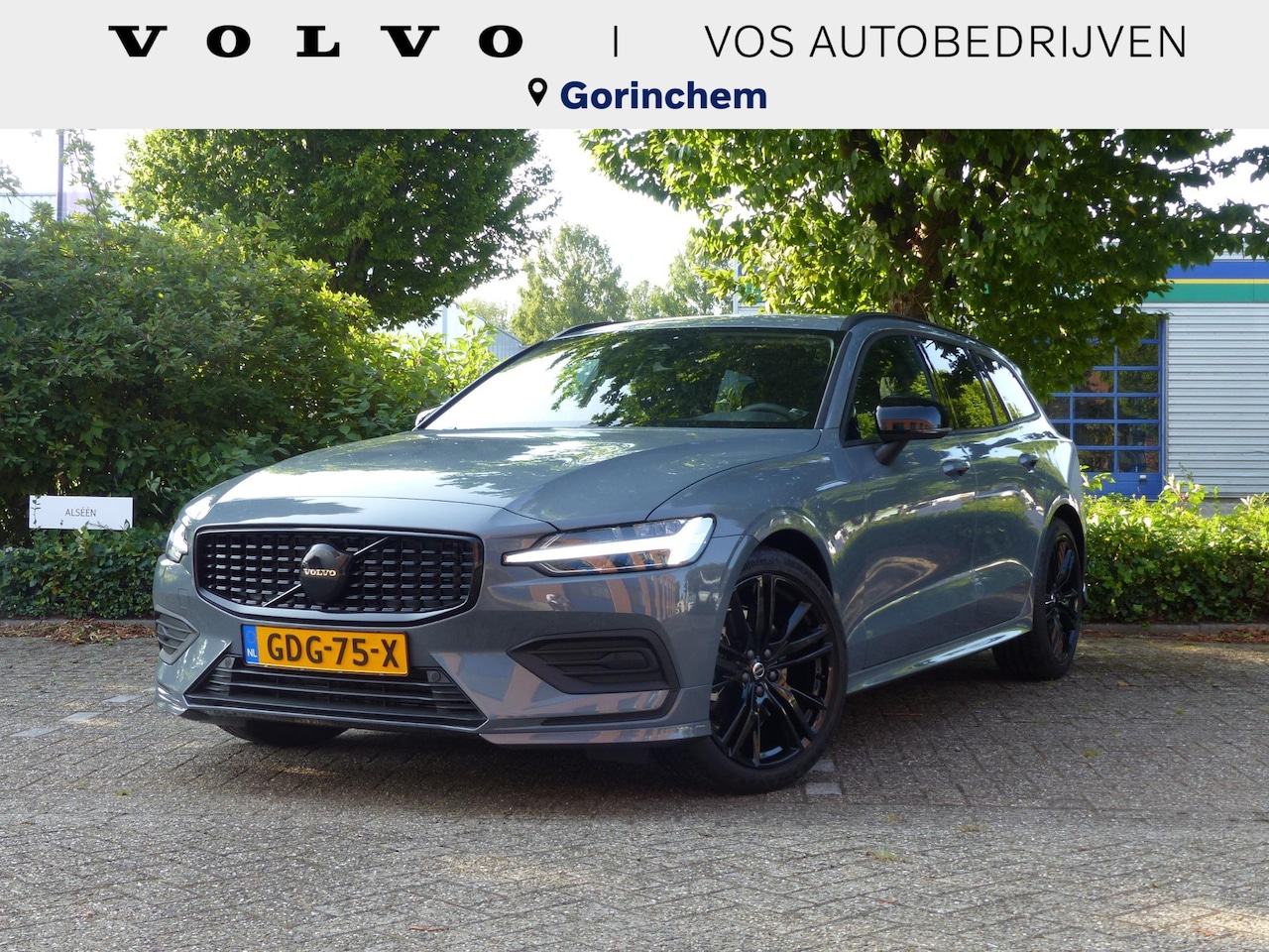Volvo V60 - B3 Essential Edition € 45.845 Fiscaal |Lederen bekleding| Extra Getint Glas| Exterior Styl - AutoWereld.nl