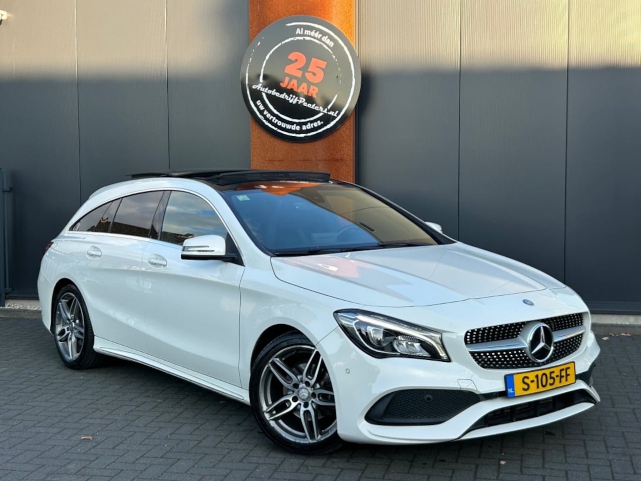 Mercedes-Benz CLA-Klasse - SB CLA 180 Facelift AMG Line P-dak LED Carplay Navi - AutoWereld.nl