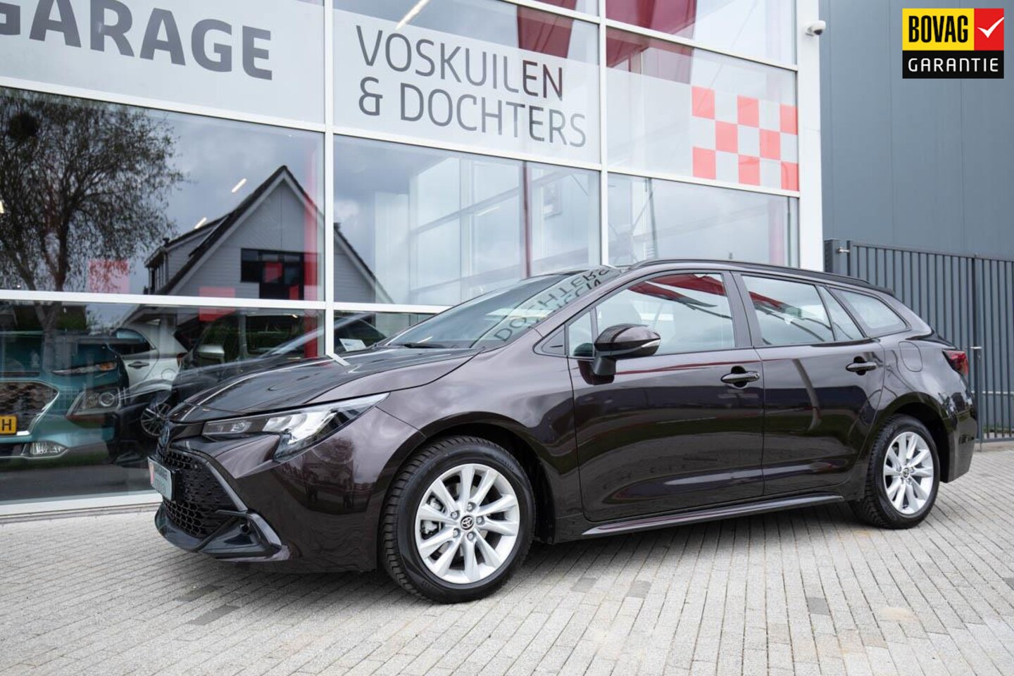 Toyota Corolla Touring Sports - Hybrid 1.8 Dynamic | Leder | Stoelverwarming - AutoWereld.nl