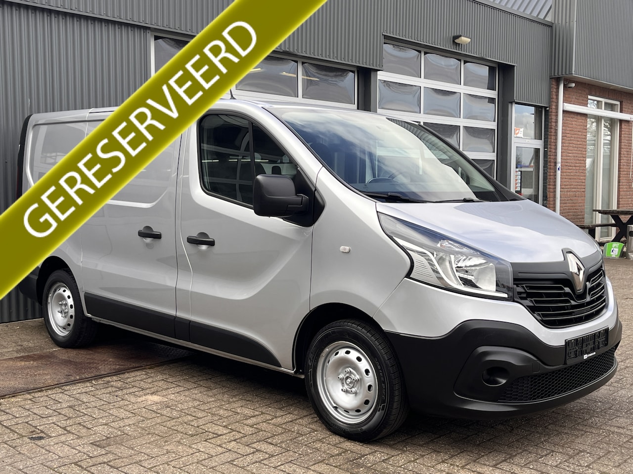 Renault Trafic - 1.6 dCi T27 L1H1 BTW vrij!! Airco Cruise control Bluetooth telefoon voorbereiding Parkeers - AutoWereld.nl