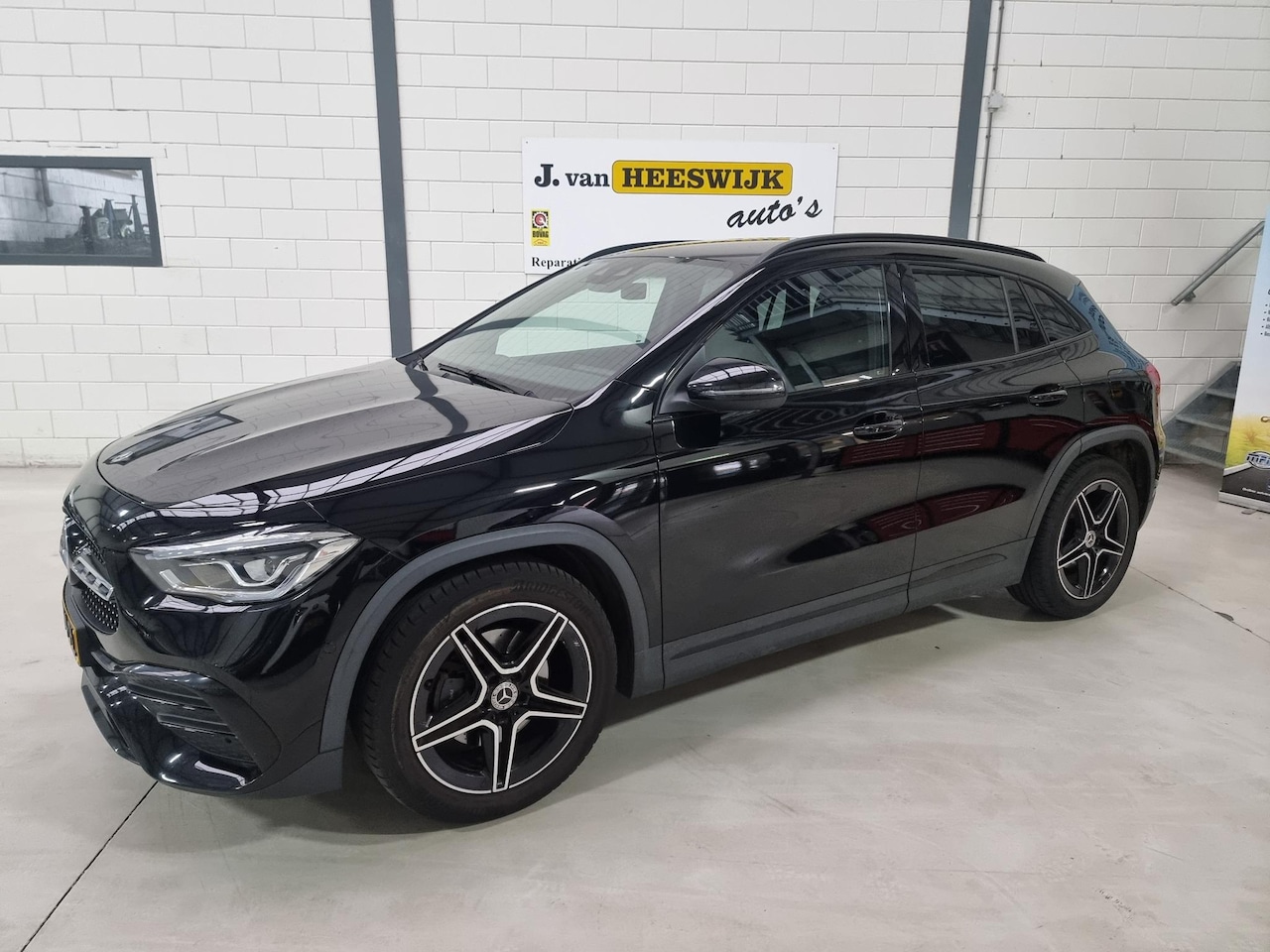 Mercedes-Benz GLA-Klasse - 200 Business Solution AMG 2e Paasdag Geopend !!! Camera | Stoelverwarming | Navi | Pdc V + - AutoWereld.nl