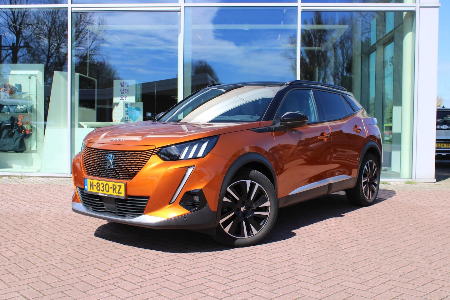 Peugeot e-2008 - EV GT Pack 50 kWh - AutoWereld.nl