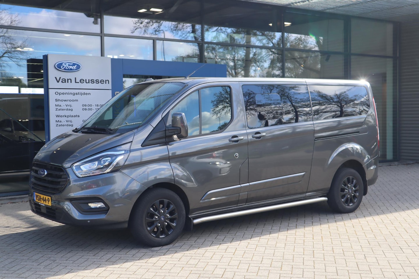 Ford Transit Custom - 320 2.0 TDCI 170PK L2H1 LIMITED DUBBEL CABINE AUTOMAAT SIDEBARS BLISS BI-XENON CAMERA 2x S - AutoWereld.nl