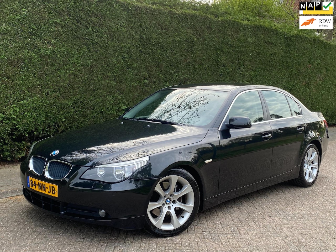 BMW 5-serie - 520i AUTOMAAT/RIJDT GOED/LEER/PDC V+A/TREKHAAK!! - AutoWereld.nl