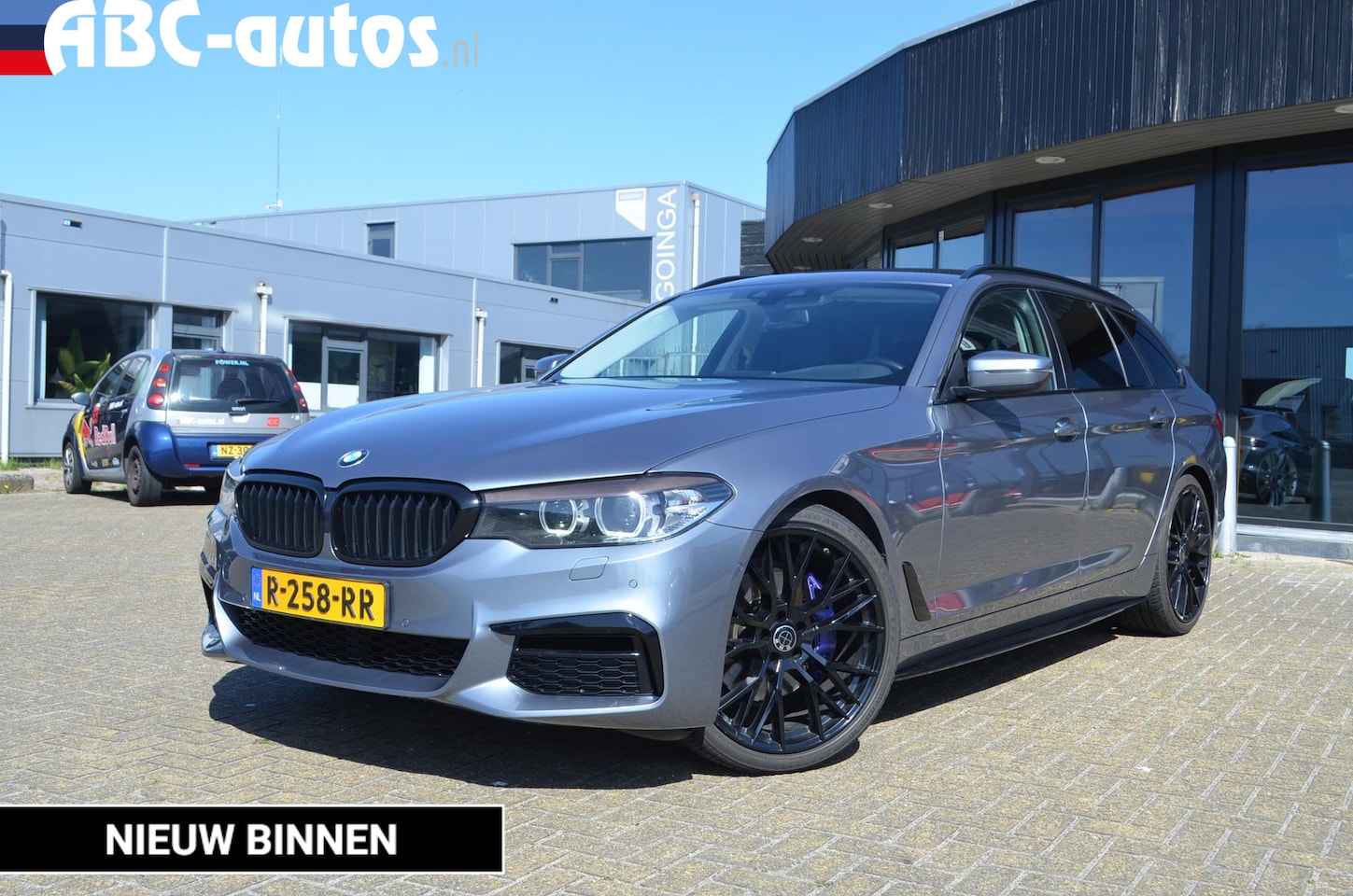 BMW 5-serie Touring - 540i xDrive 340 pk M-sport / 21" / Blackline - AutoWereld.nl