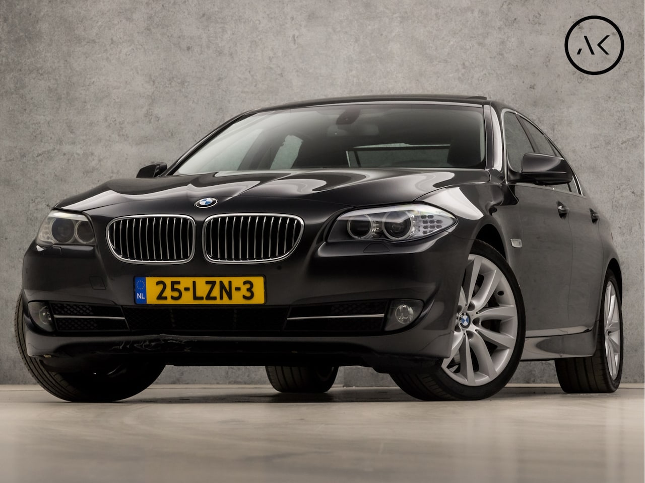 BMW 5-serie - 528i High Executive Sport 259Pk Automaat (SCHUIFDAK, NAVIGATIE, 6 CILINDER, STOELVERWARMIN - AutoWereld.nl
