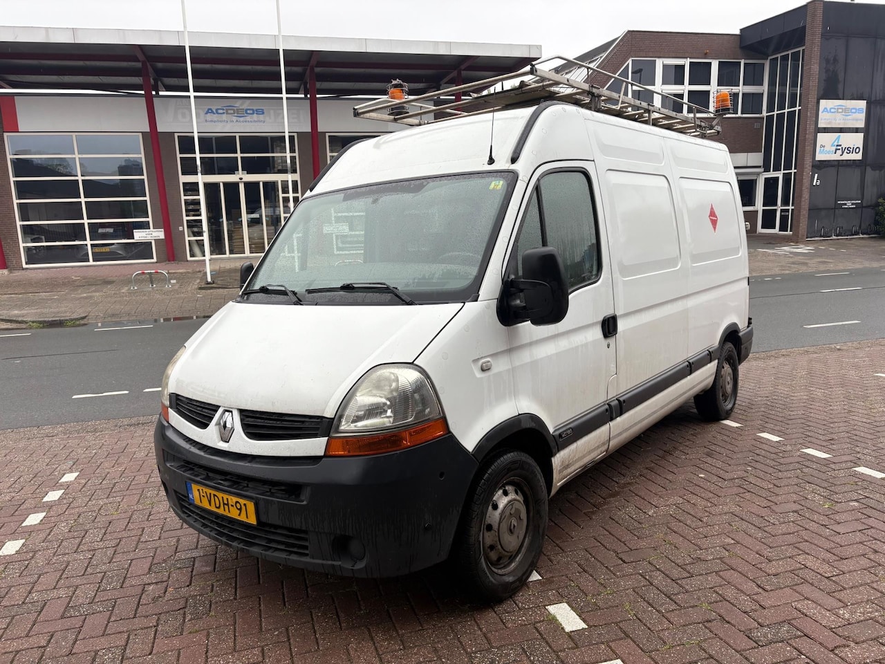 Renault Master - T35 2.5 dCi L2H2 Airco Trekhaak Cruise C. - AutoWereld.nl