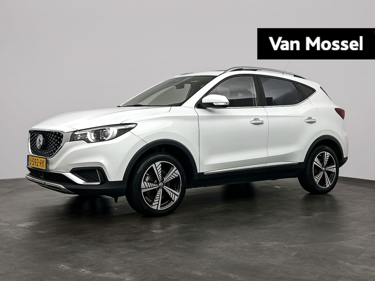 MG ZS - EV Luxury 45 kWh | Panoramadak | Dealer Onderhouden | Leder | All Season Banden | Privacy - AutoWereld.nl