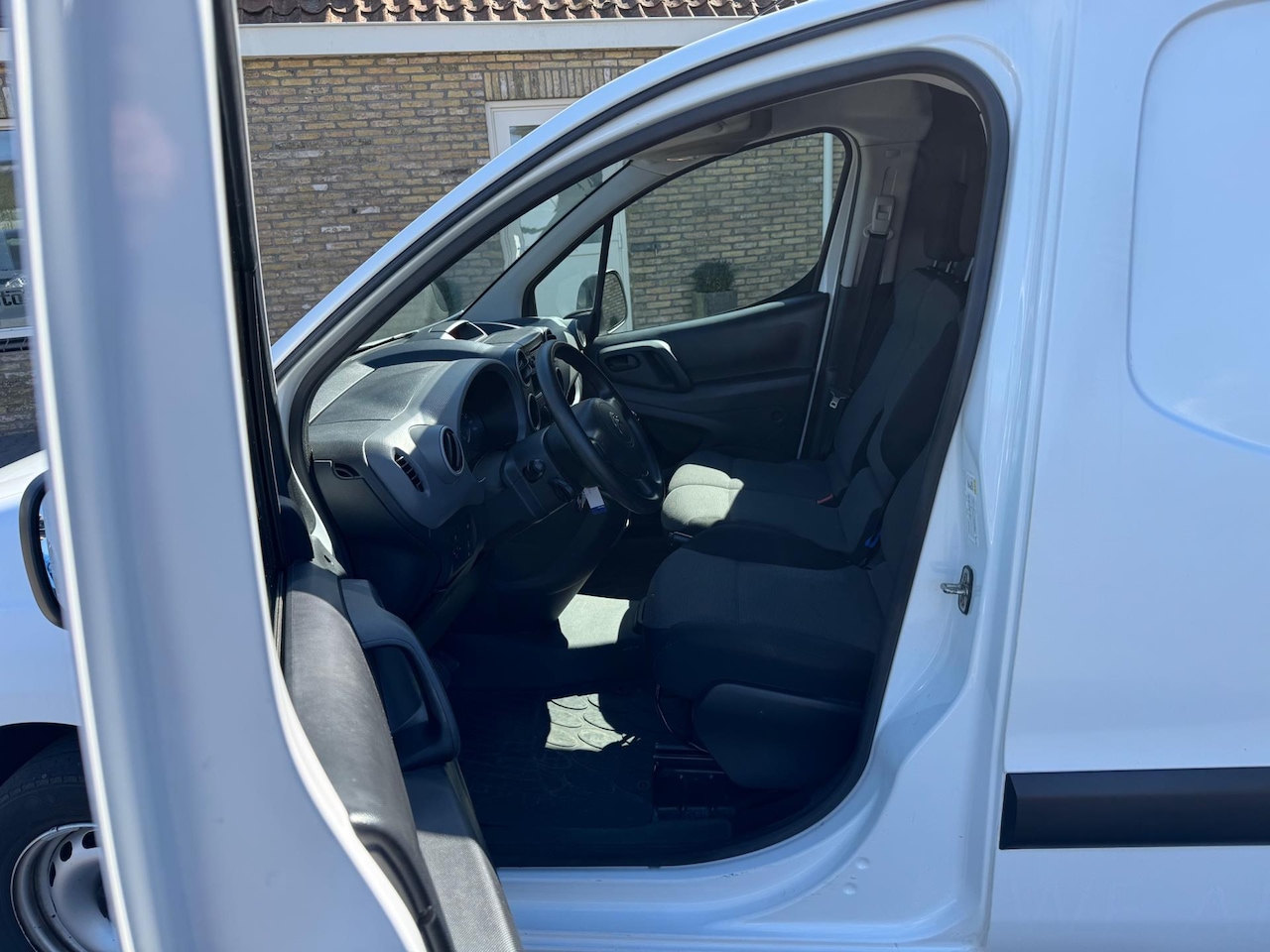 Citroën Berlingo - 1.6 BlueHDI 100 Business Economy S&S Bj 2018 3 persoons - AutoWereld.nl