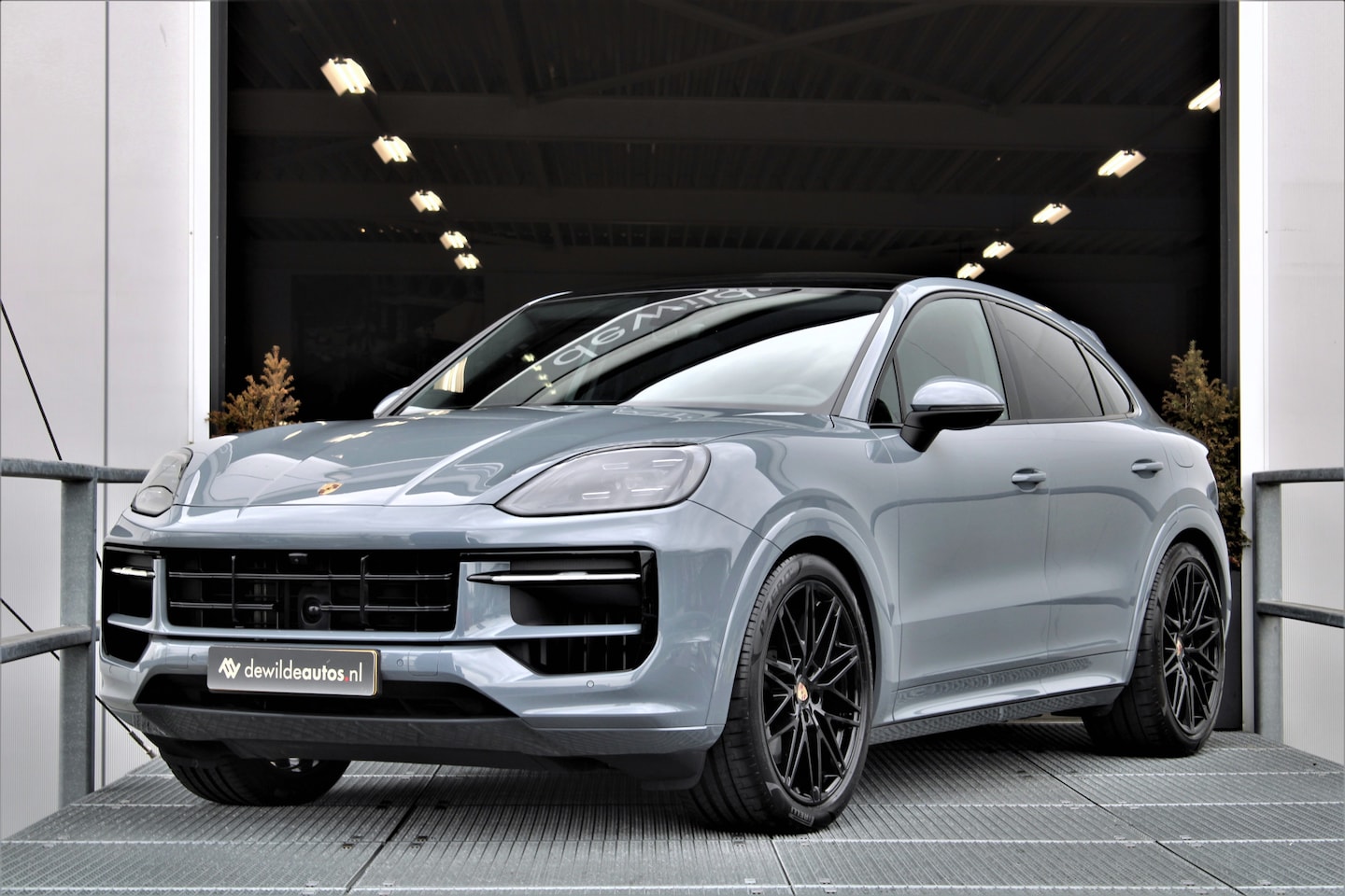 Porsche Cayenne Coupé - 3.0 E-Hybrid Sport Design 470pk Pano PassangerDisplay 18-weg Bose - AutoWereld.nl