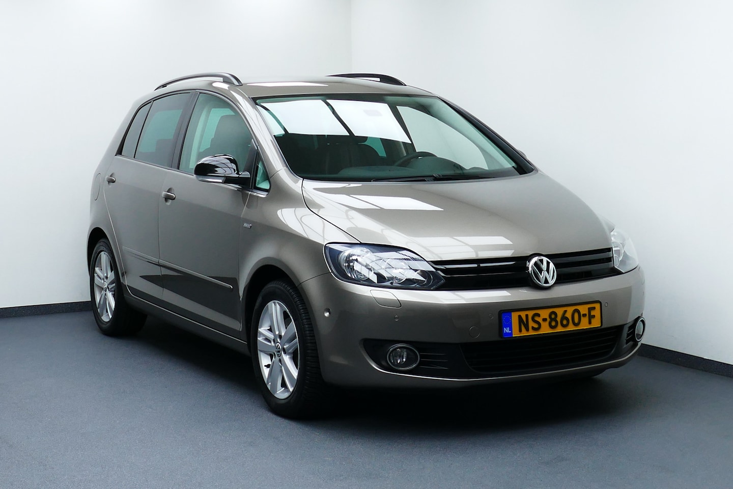Volkswagen Golf Plus - 1.2 TSI Highline. Navi, Clima, Cruise, Stoelverw, 16"LMV, Haak 1200kg - AutoWereld.nl