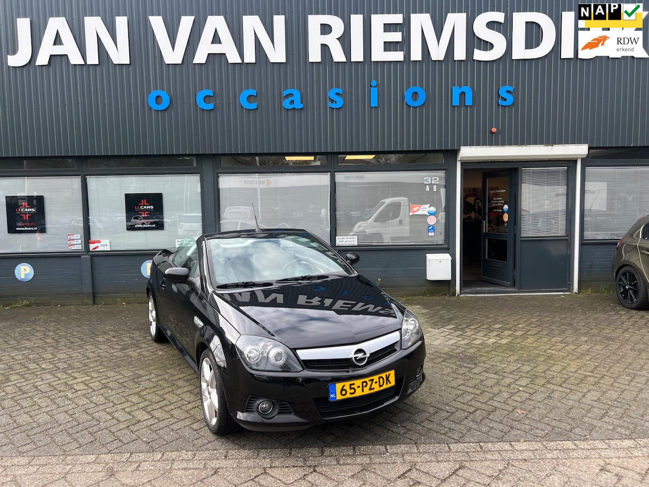 Opel Tigra TwinTop - 1.8-16V Cosmo CABRIO BJ 2005 ZWART 86566 NAP - AutoWereld.nl