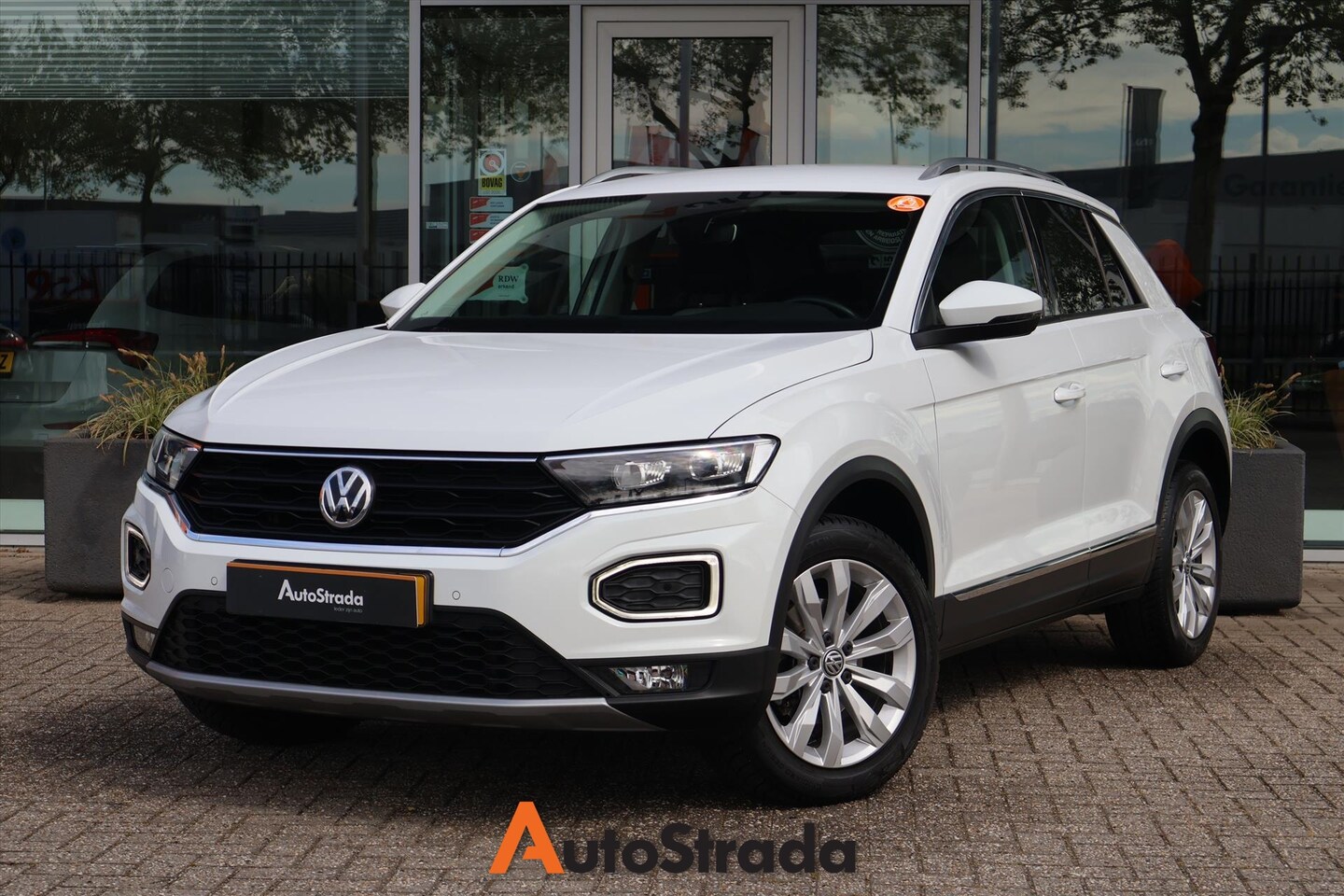 Volkswagen T-Roc - 1.5 Sport TSI 150pk | Carplay | Camera | LED | DAB | Virtual | Automaat | Adaptive | Clima - AutoWereld.nl