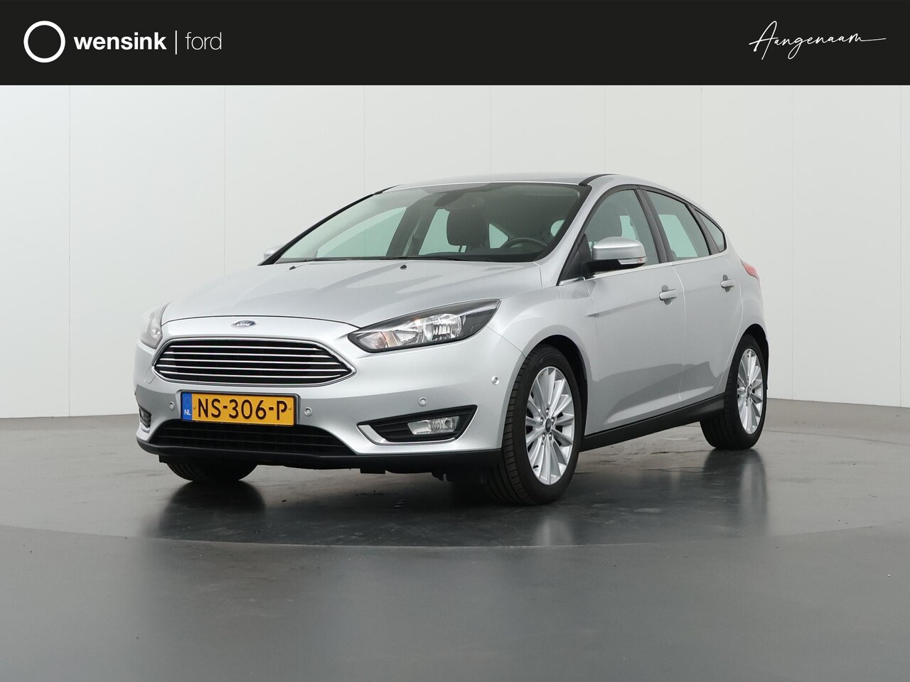 Ford Focus - 1.0 Titanium | Trekhaak | Navigatie | Voorruitverwarming | Parkeersensoren | 17| Lichtmeta - AutoWereld.nl