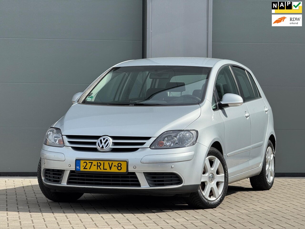 Volkswagen Golf Plus - 1.6 FSI Sportline | Automaat | Parkeersensoren | Bluethooth | 16 inch - AutoWereld.nl