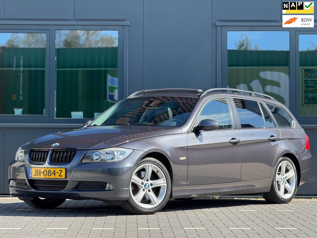 BMW 3-serie Touring - 318i High Executive | Automaat | Panoramadak | Leder sportstoelen | Navigatie | - AutoWereld.nl