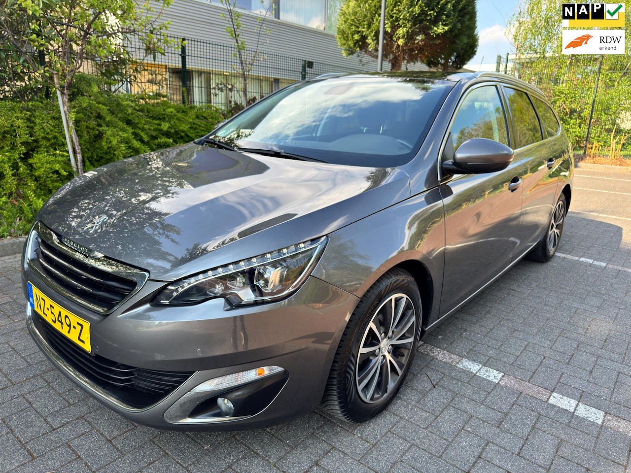 Peugeot 308 SW - 1.2 PureTech Allure / Pano'dak / LED / PDC / Navi - AutoWereld.nl