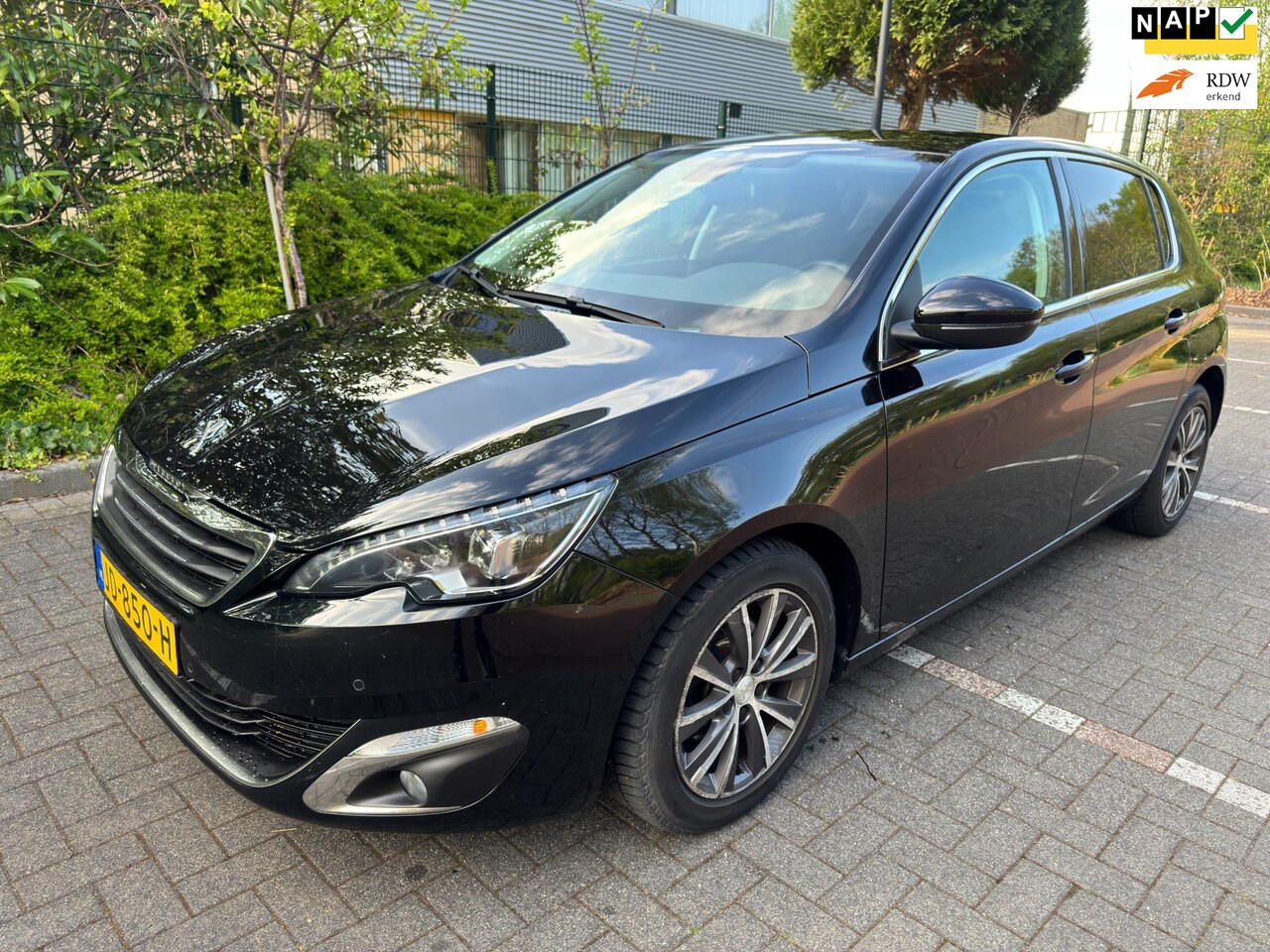 Peugeot 308 - 1.2 PureTech Allure / Automaat / Pano'dak / Xenon / LED - AutoWereld.nl