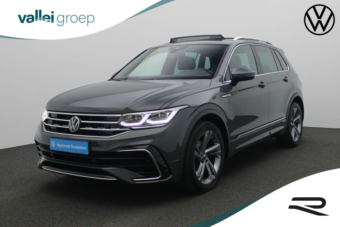 Volkswagen Tiguan - 1.5 TSI 150 pk DSG R-Line Business+ | Panoramadak | IQ Light | Achteruitrijcamera | Naviga - AutoWereld.nl