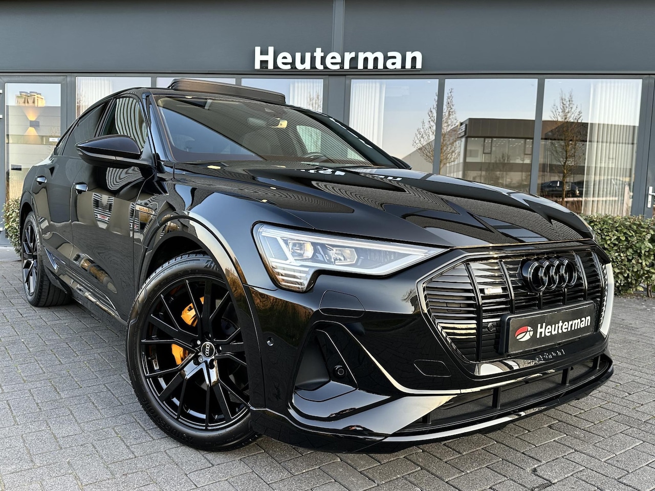 Audi e-tron Sportback - 50 Quattro Black Ed. Pano/ B&0/ Sfeer/ Trekhaak - AutoWereld.nl