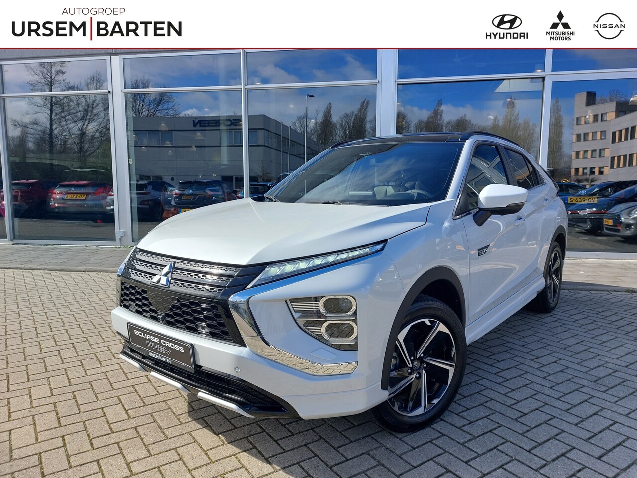 Mitsubishi Eclipse Cross - 2.4 PHEV Instyle VAN € 49.140,- VOOR € 40.930,- - AutoWereld.nl