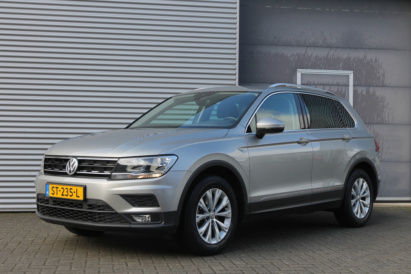 Volkswagen Tiguan - 1.4 TSI Comfortline Business I NAVI I CLIMA I DAB I CARPLAY I PDC I ACC - AutoWereld.nl