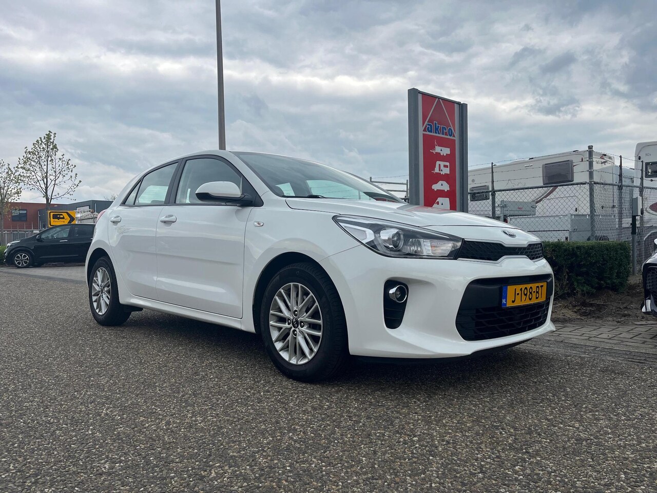 Kia Rio - 1.0 TGDI DynamicLine | NAVI | Carplay | Cruise | Achteruitrijcamera | Airco - AutoWereld.nl