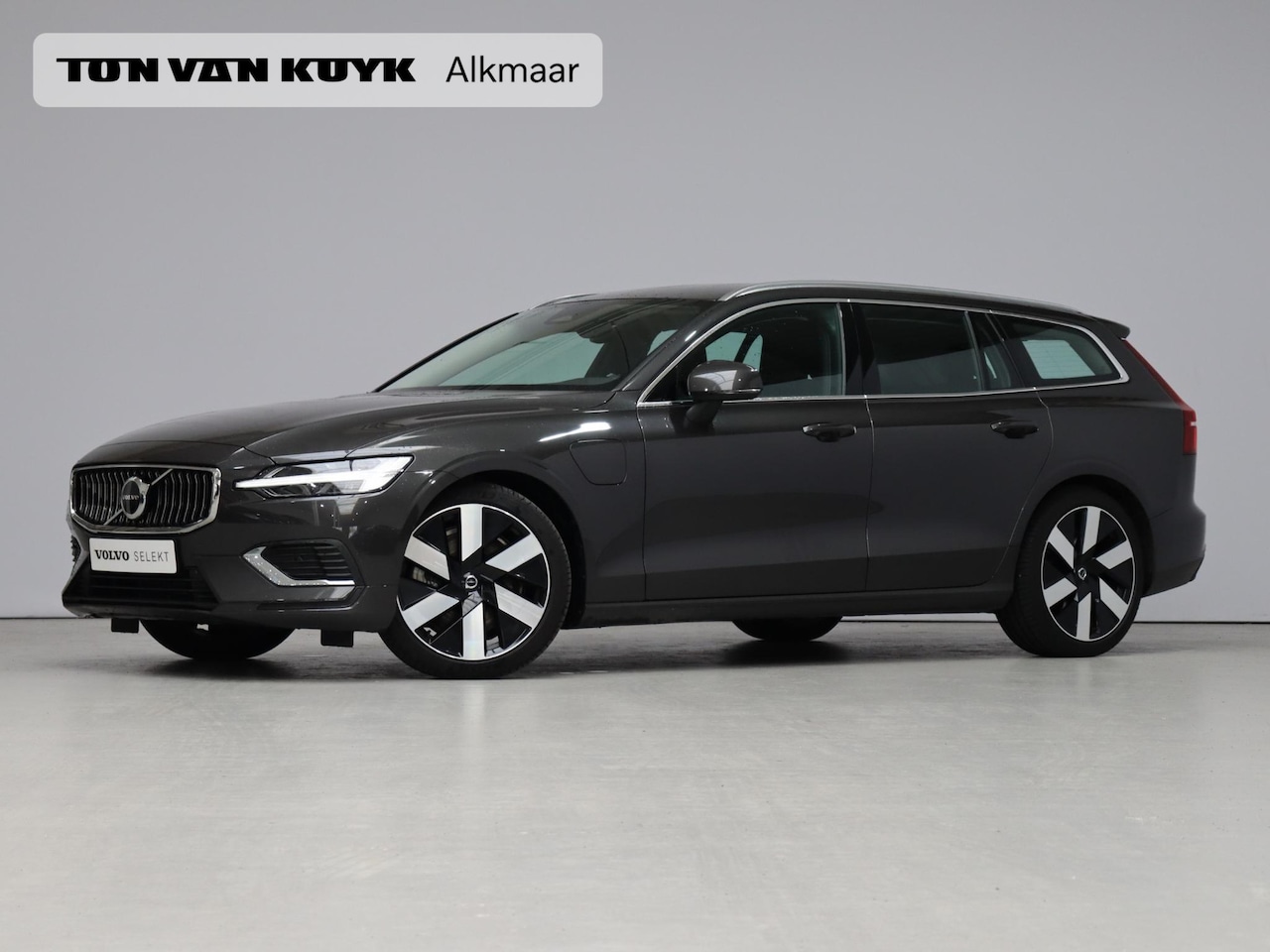 Volvo V60 - T6 350PK Recharge AWD Core Bright / Long Range /  Adaptive Cruise / BLIS / Verwarmbare Voo - AutoWereld.nl
