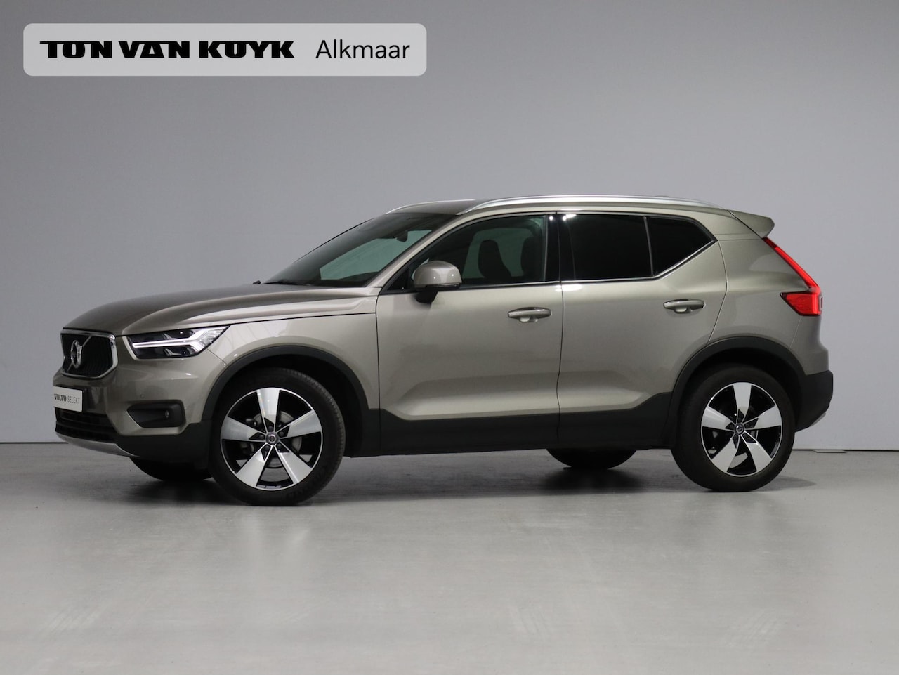 Volvo XC40 - T2 Automaat Business Pro / Adapt. cruise / 19” / Privacy glass / Dab+ / Park assist v+a / - AutoWereld.nl