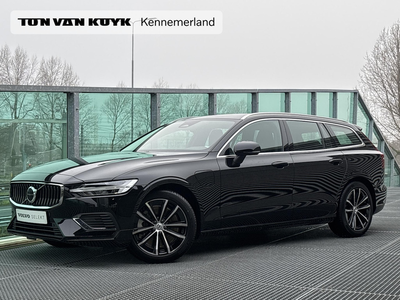Volvo V60 - 2.0 T6 Plug-in hybrid AWD Essential Edition Hybrid, Automaat, Driver assist, Leder, Stoelv - AutoWereld.nl