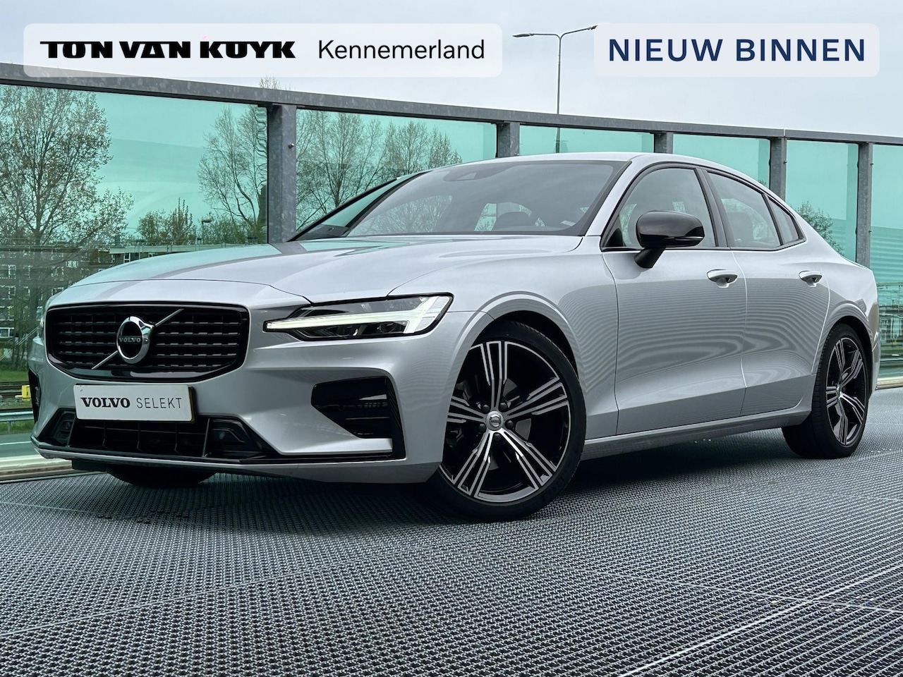 Volvo S60 - 2.0 B4 R-Design 2.0 B4 R-Design , Automaat , Adaptive Cruise , Trekhaak , Stoelen+Stuur+Achterbank Verwarm - AutoWereld.nl