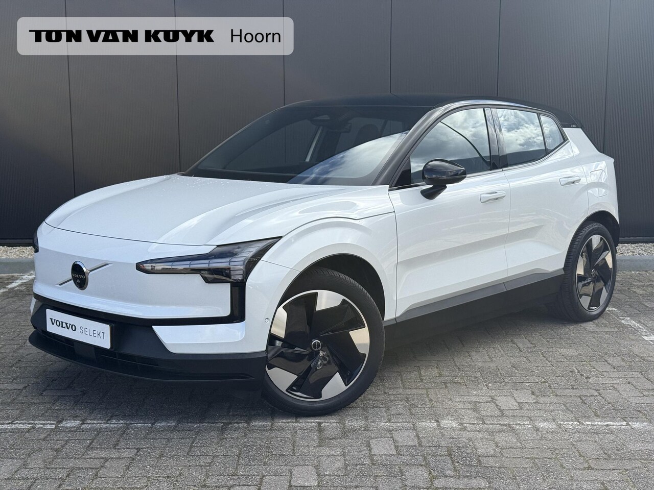 Volvo EX30 - Twin Motor Performance Ultra 69 kWh / Panoramadak / 360 camera / Stoel en stuurverwarming - AutoWereld.nl
