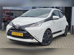 Toyota Aygo - 1.0 VVT-i x-play + CAMERA + AIRCO + ELEKTR PAKKET + BLUETOOTH