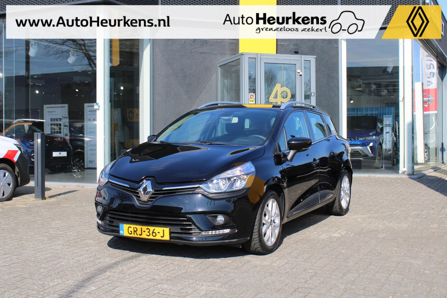 Renault Clio Estate - TCe 90 Intens l DAB l NAVI l Parkeersensoren - AutoWereld.nl