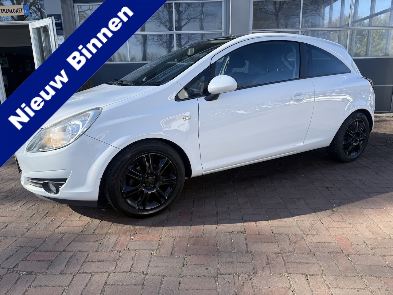 Opel Corsa - 1.4-16V Business Bj 2009 Apk 01-2026 Navi,15Inch,Cv,Trekhaak - AutoWereld.nl