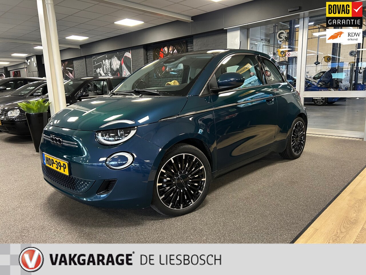 Fiat 500 - La Prima 42 kWh / 120pk / Navigatie / Panorama-dak / Leder / camera - AutoWereld.nl